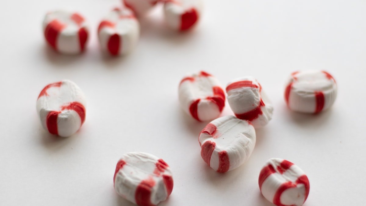 Mint vs Fruit vs Tobacco-Free Flavors: A Taste Profile Guide — ZeroSmoke blog post hero image